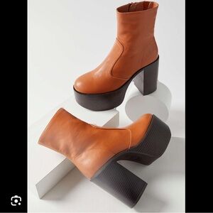 Urban outfitters ultra platform boots NWT🤎
